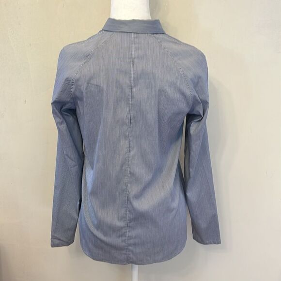 Theory blue white vertical stripe long sleeve zip front blouse Size S EUC - Picture 5 of 9
